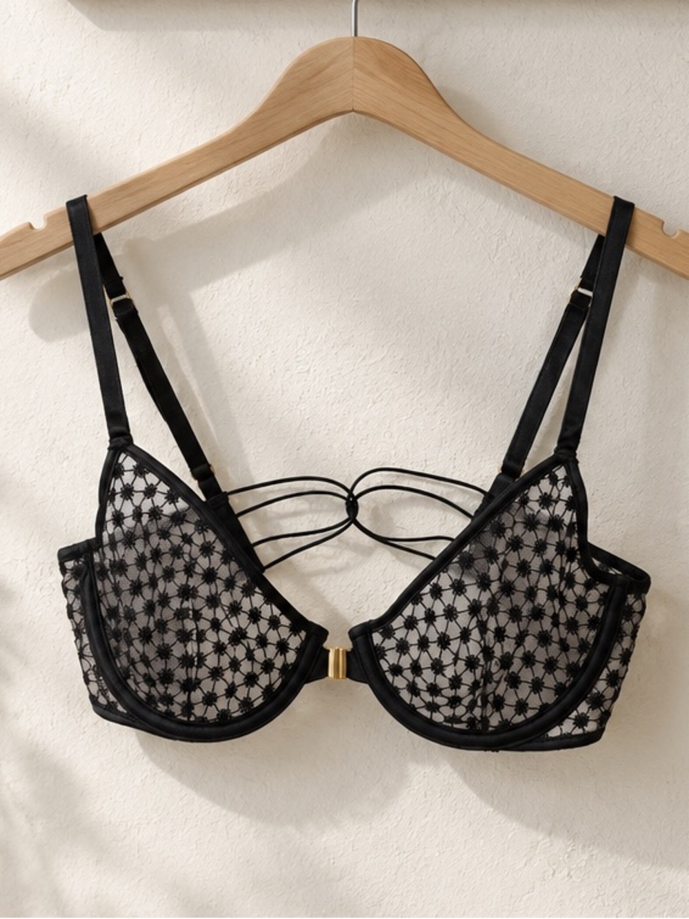 Victoria’s Secret Women’s 34C Black Lace Strappy Underwire Bra Gold Front Clasp